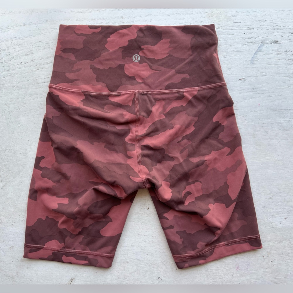 Lululemon Wunder under pink camo bike shorts